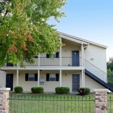 Primary Photo - Baylor Apartments