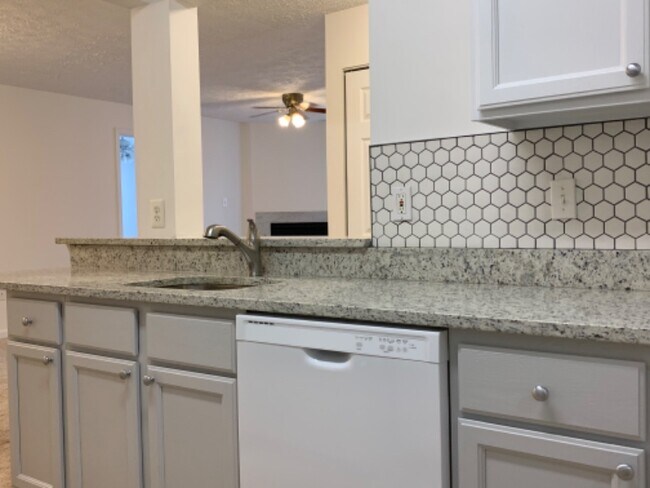 Photo - 2050 Quaker Way