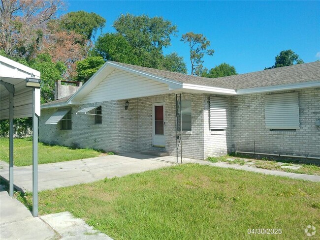 Building Photo - 209 Pinehurst Dr Rental