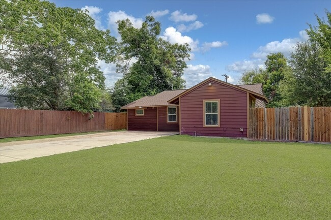 Photo - 8159 Glenhollow Dr