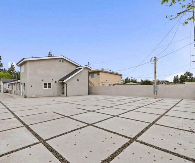 Photo - 10914 Columbus Ave Unit 1