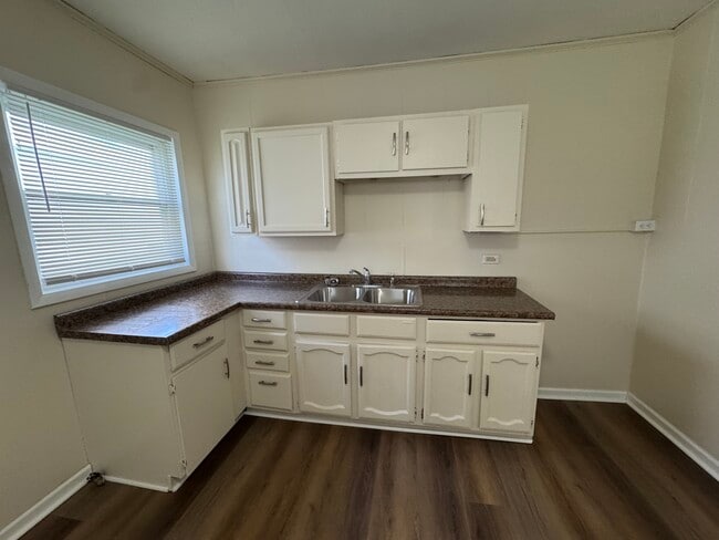 Photo - 1380 Garfield Ave SW