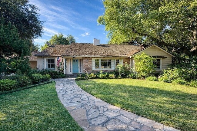18 Woodland Ln
