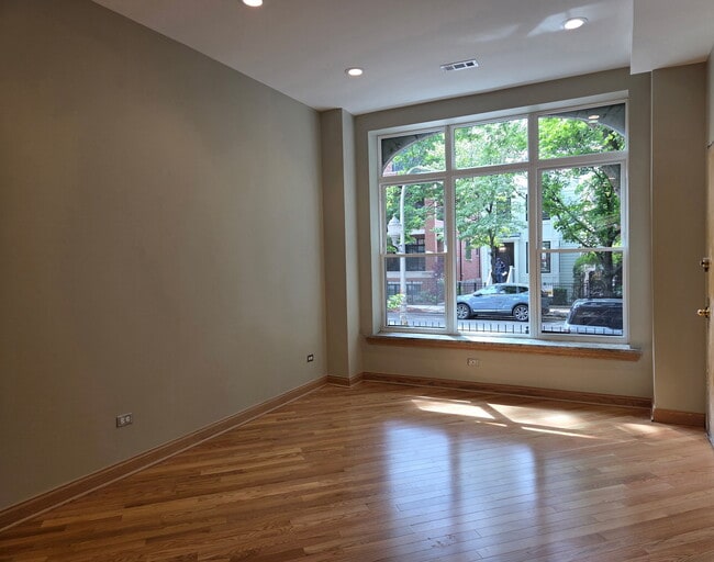 Building Photo - 1909 N Sheffield Ave Unit 1909 n. Sheffield Apt #1