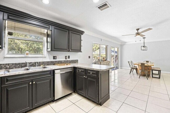 Photo - 1651 Suwanee Dr