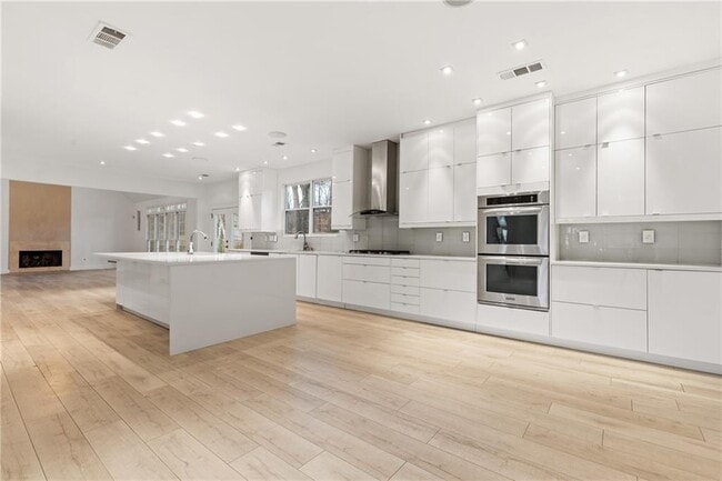 400 Eastcote Dr