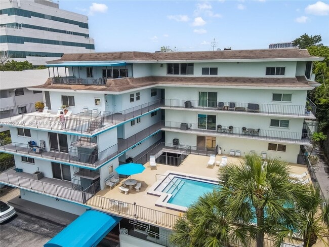 Building Photo - 2539 S Bayshore Dr Unit 212A