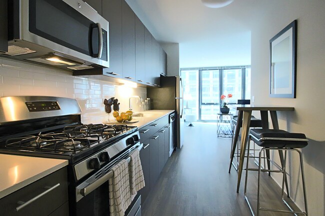 Photo - 613 N Wells St