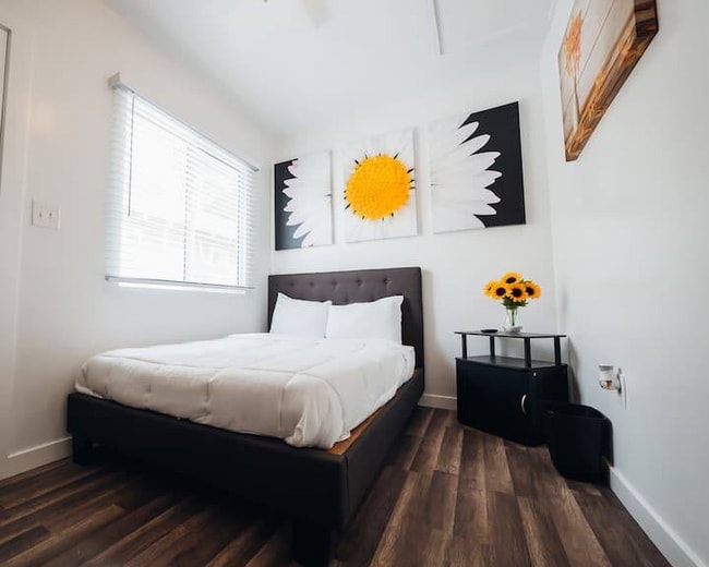 Photo - 2115 N Raymond Ave Unidad 2123 B