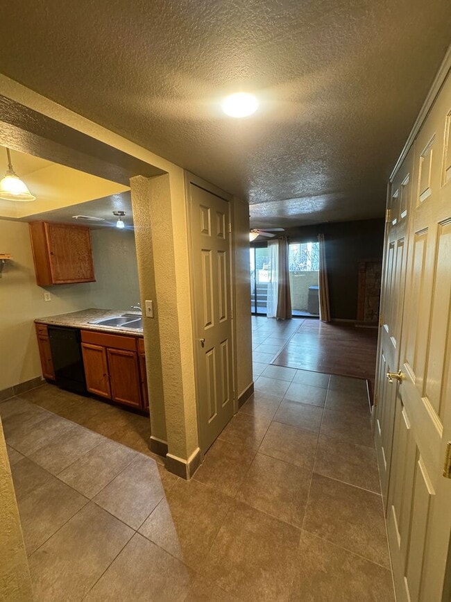 Photo - 2 Bedroom Codo in Rockrimmon Unit 102