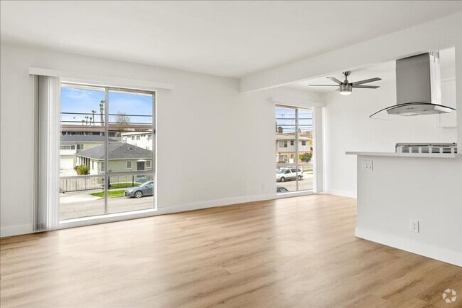 Building Photo - 110 N Cedar Ave Unit 02 Rental