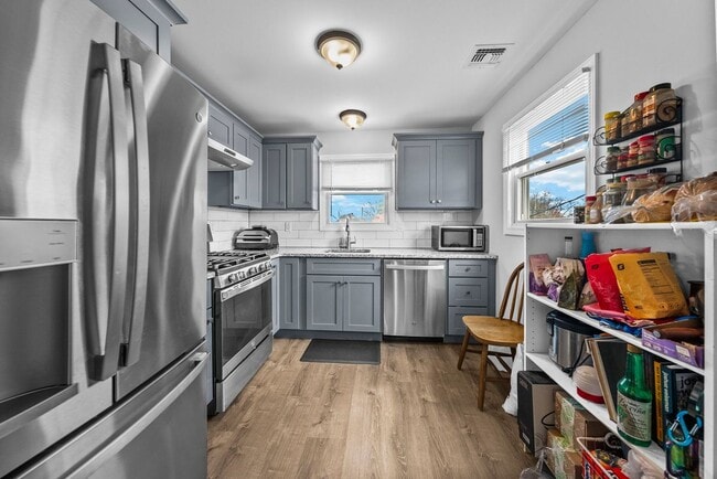 Photo - 816 King Georges Rd