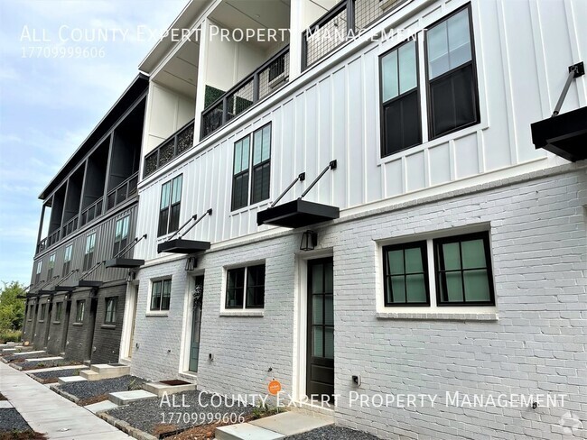 Building Photo - Beautiful Townhome Westside Midtown