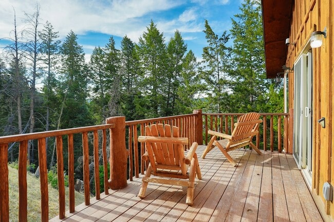 Photo - 390 Matterhorn Dr