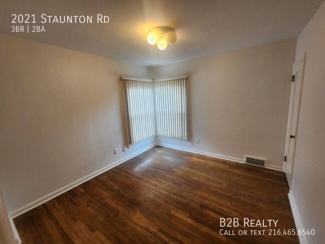 Photo - 2021 Staunton Rd