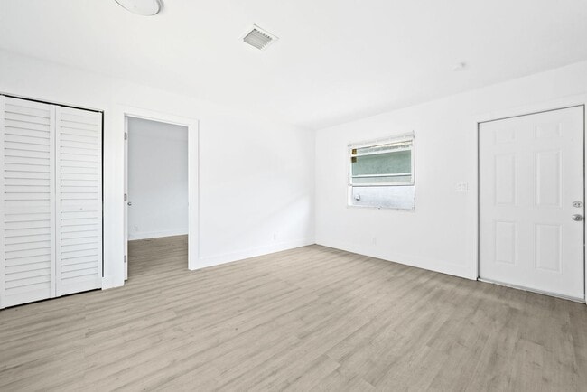 Building Photo - 1022 NW 6th Ave Rental