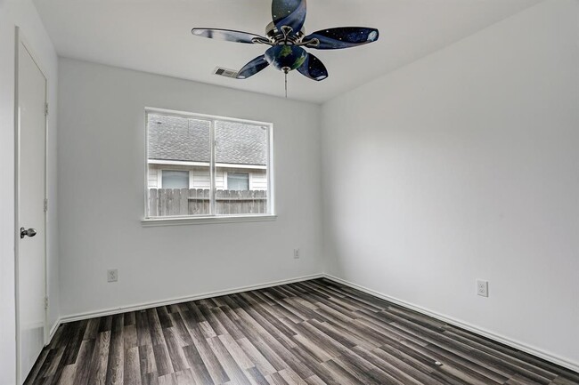 Building Photo - 11010 Clear Villa Ln