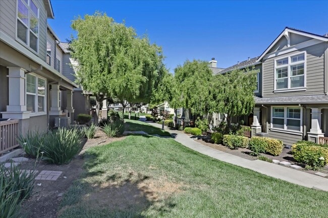 Photo - 292 Wildrose Common