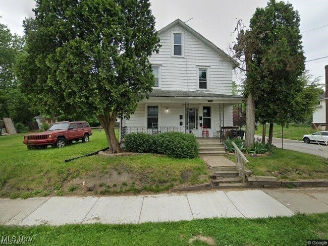 Building Photo - 1052 Yale St Unit 1 Rental