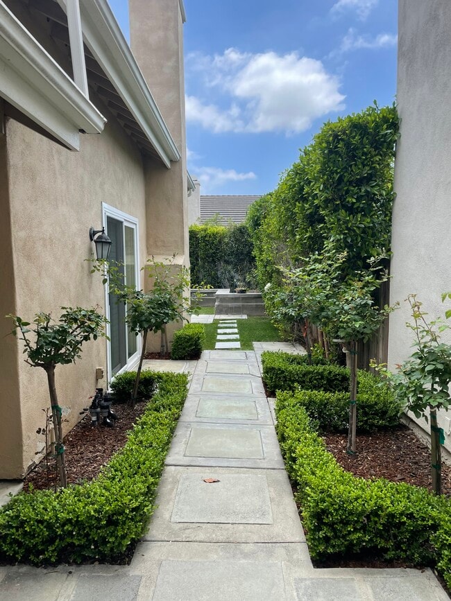 Private access from front entry to the backyard. (Side of the house) - 3736 Armitage Ave