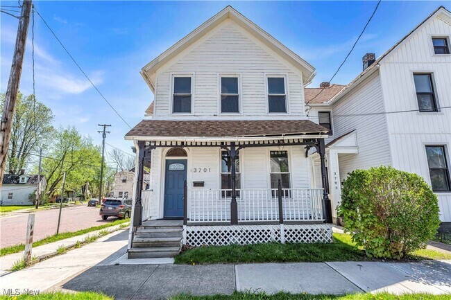 Building Photo - 3701 Chatham Ave Unit 2/UP Rental