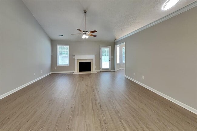 Photo - 638 Castlebrooke Way SE