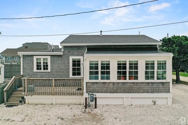 Building Photo - 26 Newport Ave Rental