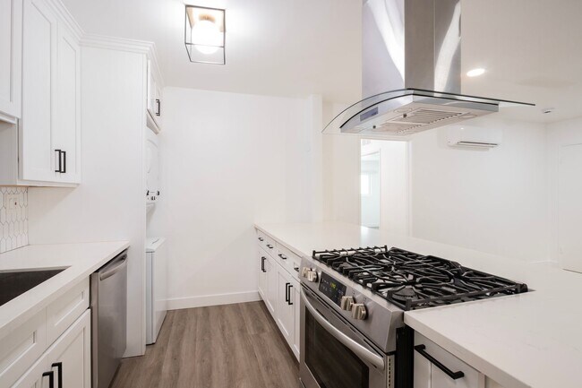 1235 N Ogden Dr