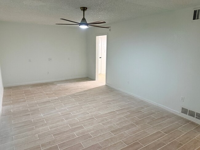 Photo - 2501 Redbud Ave