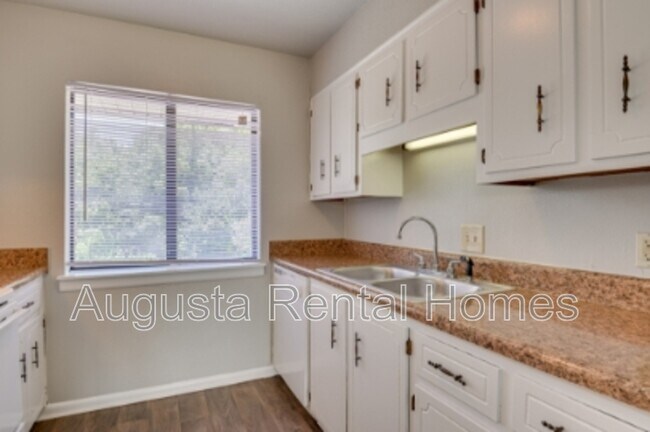 Photo - 2822 Thomas Ln