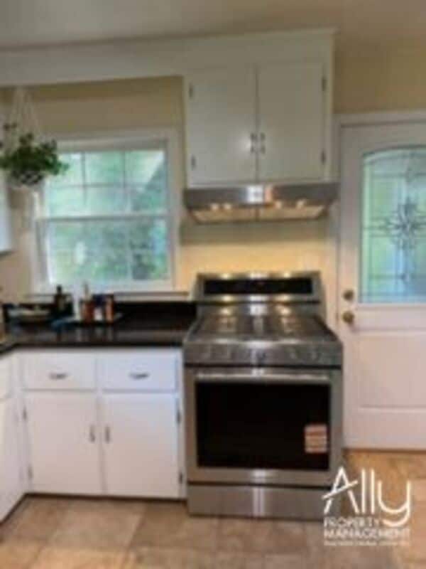 Photo - 102 Lancaster Ct