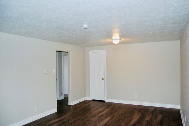 Photo - Updated 3Bedroom-In-Unit Laundry-$1,000 Move-In credit Unit #1179