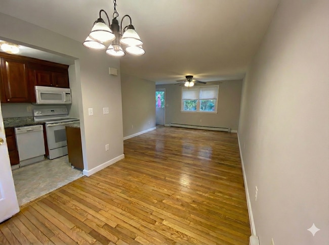 Photo - 144 E Main St