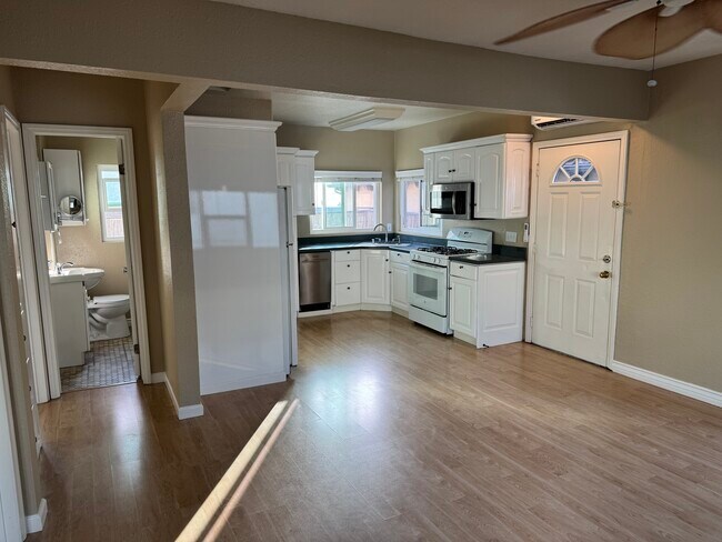 Photo - 3615 Vista Dr