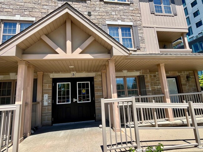 Building Photo - 1460 Highland Rd W Unit 5D