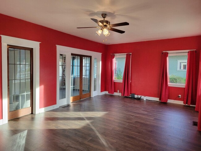 Photo - 3709 Hoyt Ave