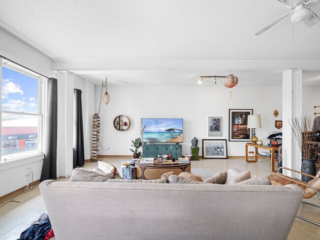 Photo - The Roscoe Apartments Unidad 907 – Suite C
