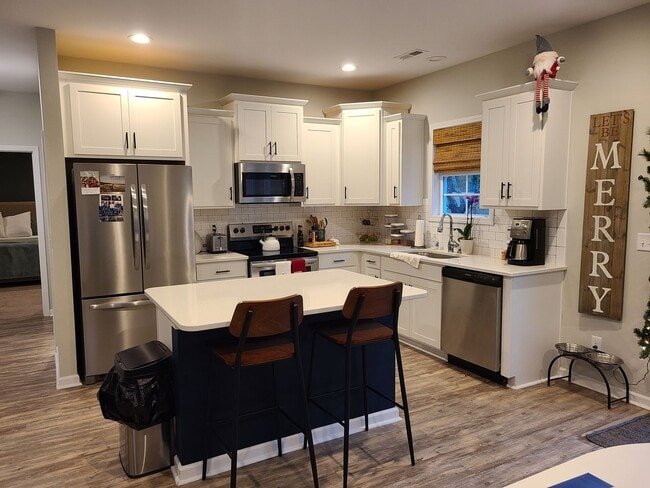 Photo - 3 Bed, 2.5 Bath home in Hampstead