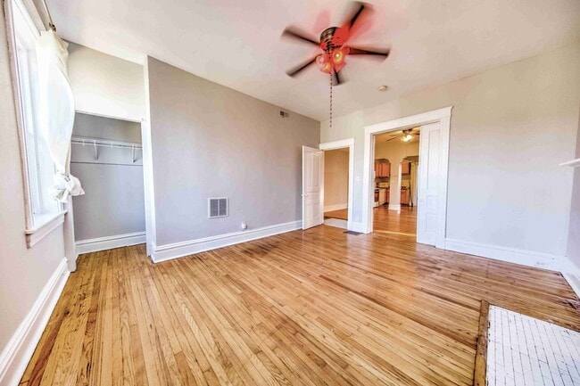 Photo - 3537 Giles Ave Unidad 3537 Giles 2F