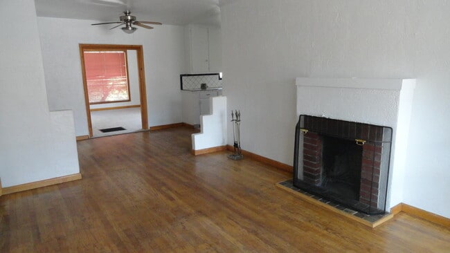 Photo - 725 Carlisle Blvd NE