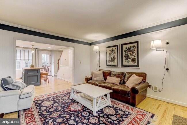 Photo - 145 W Hill St