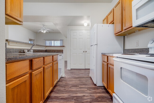 3BR, 2BA - 1182SF - Kitchen