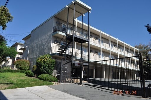 Photo - 2140 California St Unit 3