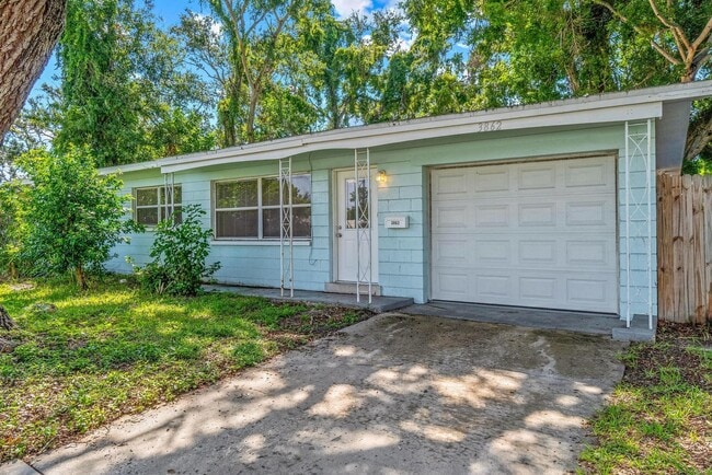 Building Photo - Beautiful 3 Bedroom in Coquina Key! Rental