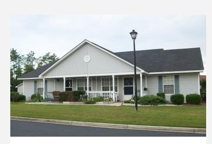 Photo - Scarlett Oaks