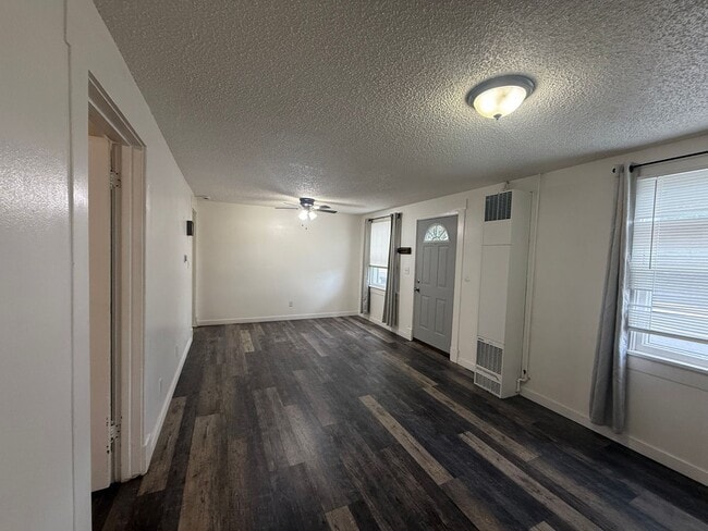 101 E 19th St Unidad 101 E 19th St Apt. 1