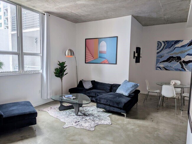 Photo - 234 NE 3rd St Unidad 1204