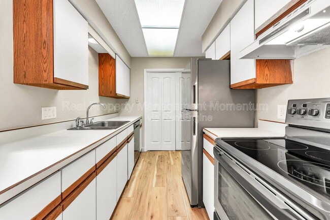 Photo - 930 E Primrose St Unidad Apartment A2