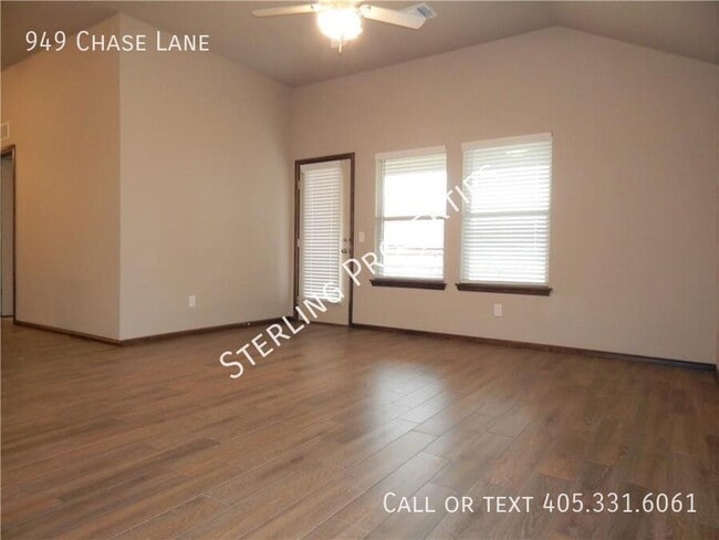 Photo - 949 Chase Ln