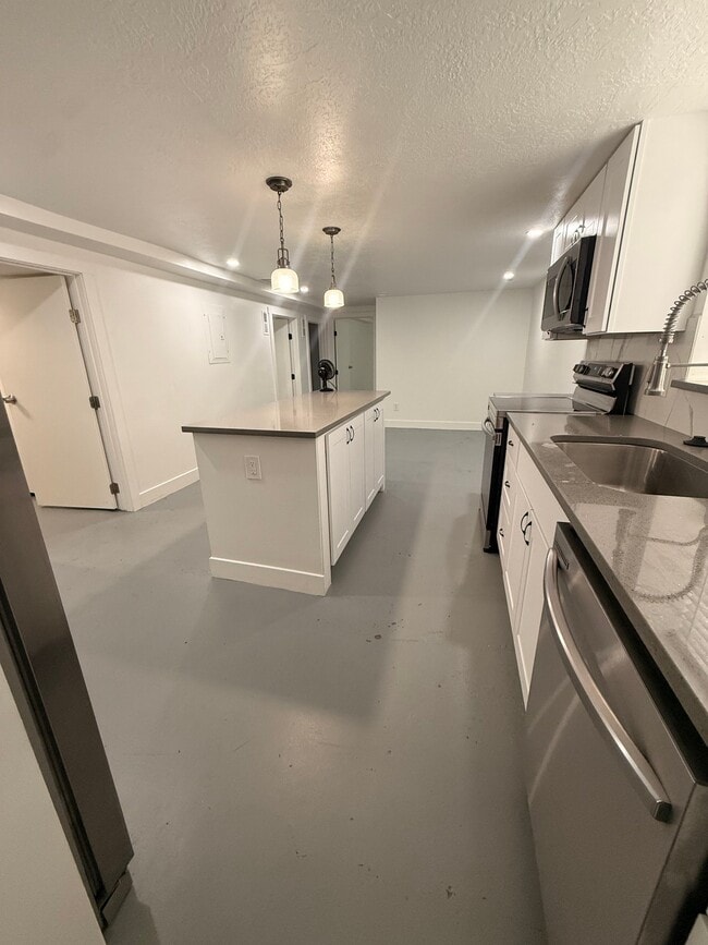3157 S Elmer St Unidad B